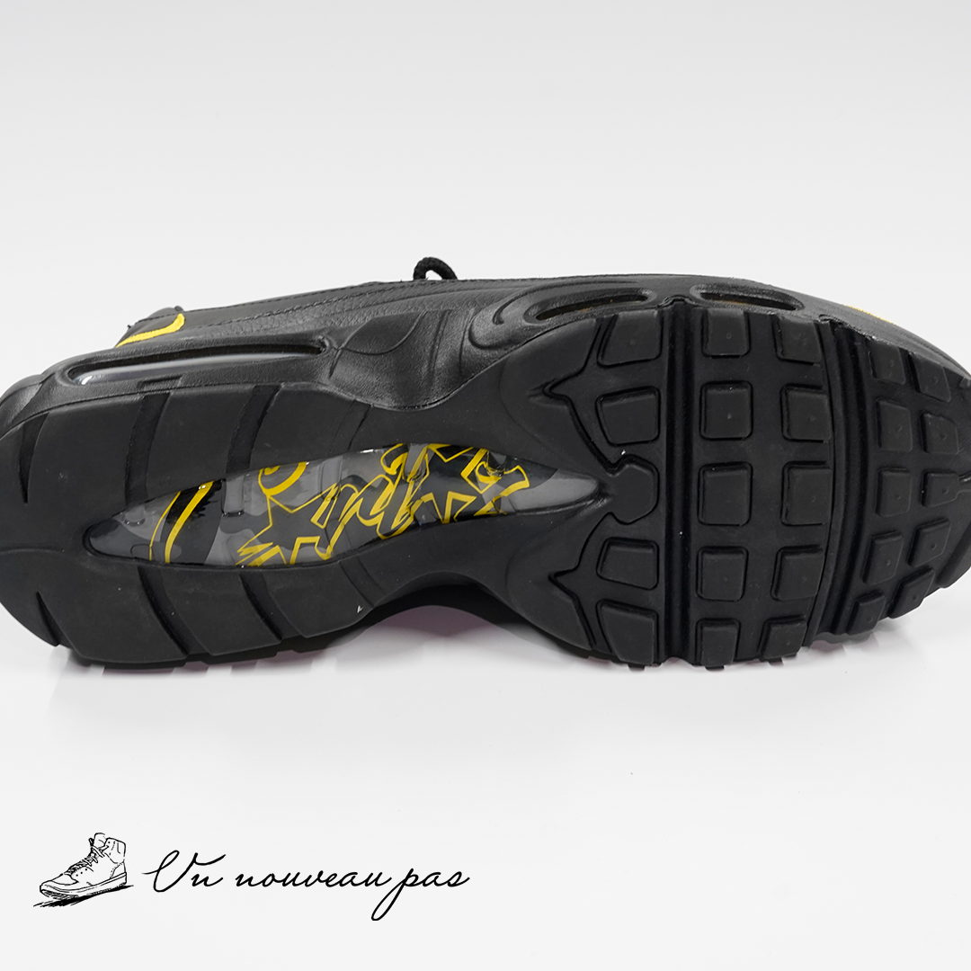 Corteiz × Nike Air Max 95 Black and Tour Yellow（美中古）