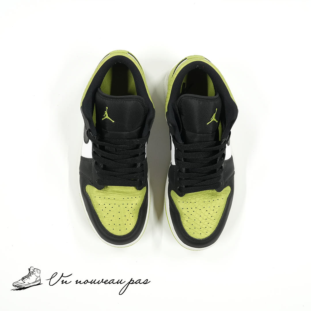 （中古）（DX4446 301）Nike Women's Air Jordan 1 Low "Vivid Green Snakeskin"