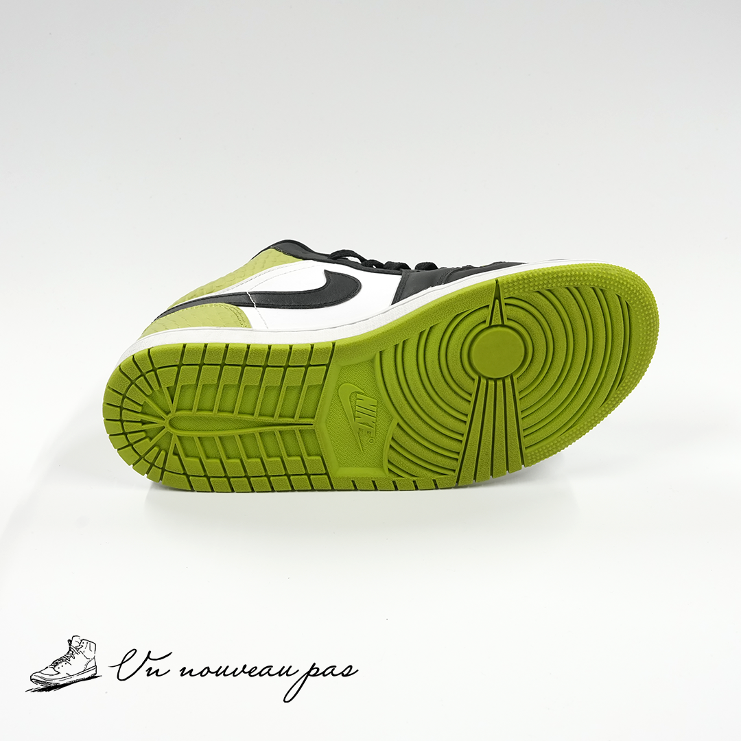 （中古）（DX4446 301）Nike Women's Air Jordan 1 Low "Vivid Green Snakeskin"